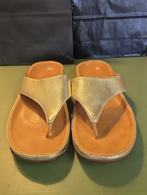 Strive - WOMEN'S MAUI THONG SANDALS - GOLD SIZE - 8